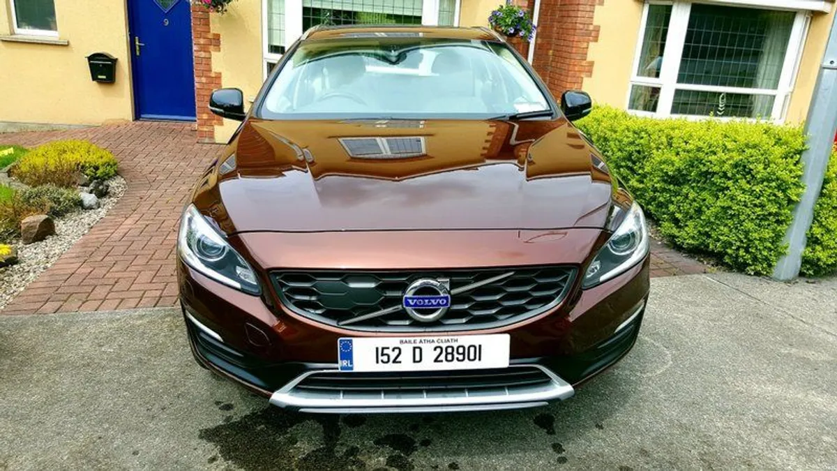 Volvo V60 Cross Country AWD - Image 2