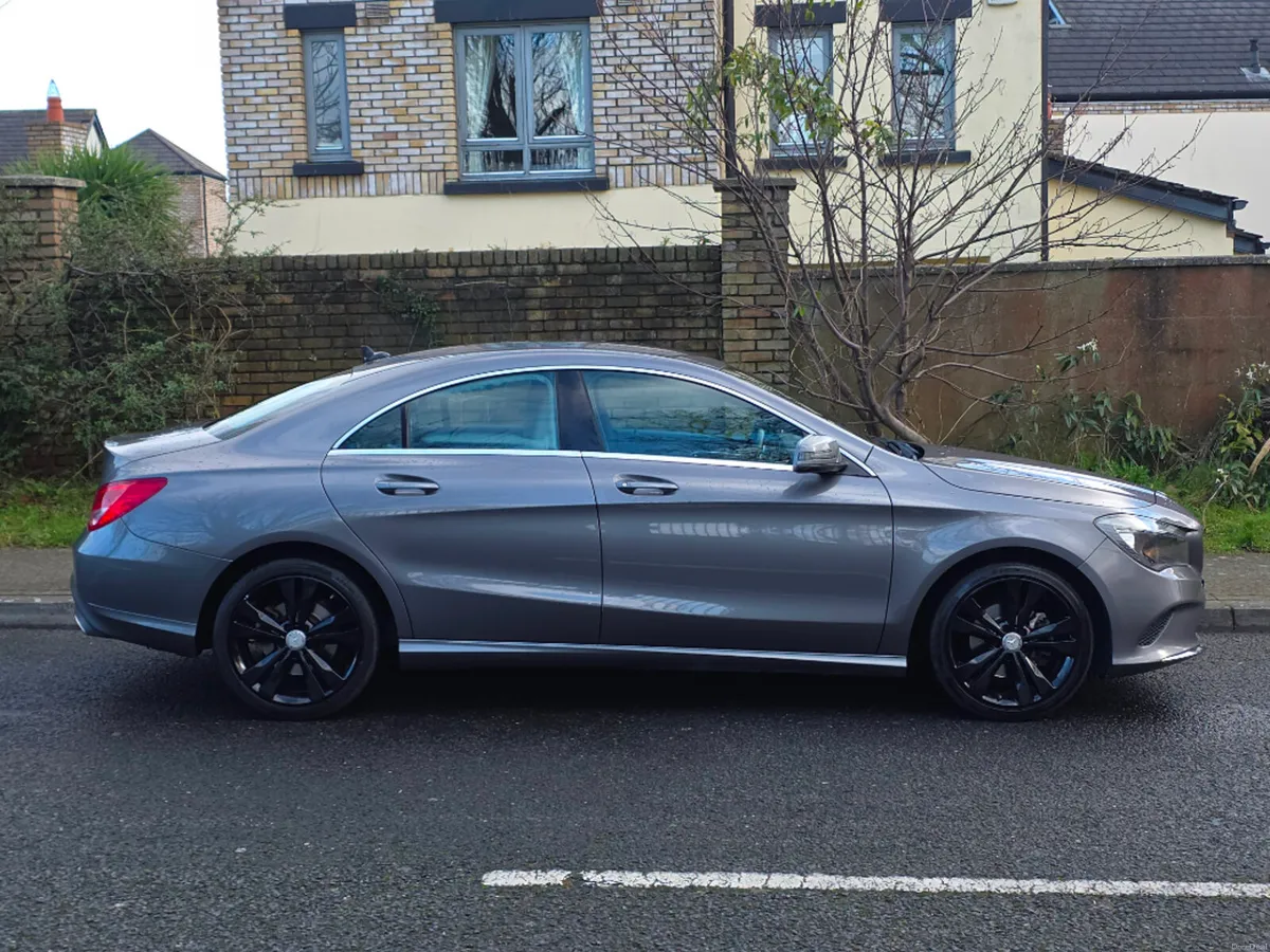 Mercedes-Benz CLA 180 Urban 4DR - Image 2