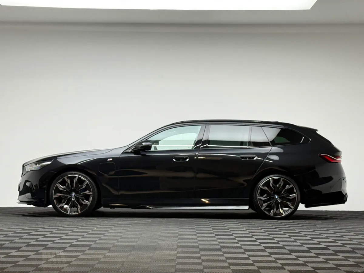 BMW 5-Series 530E M SPORT TOURING - Image 4
