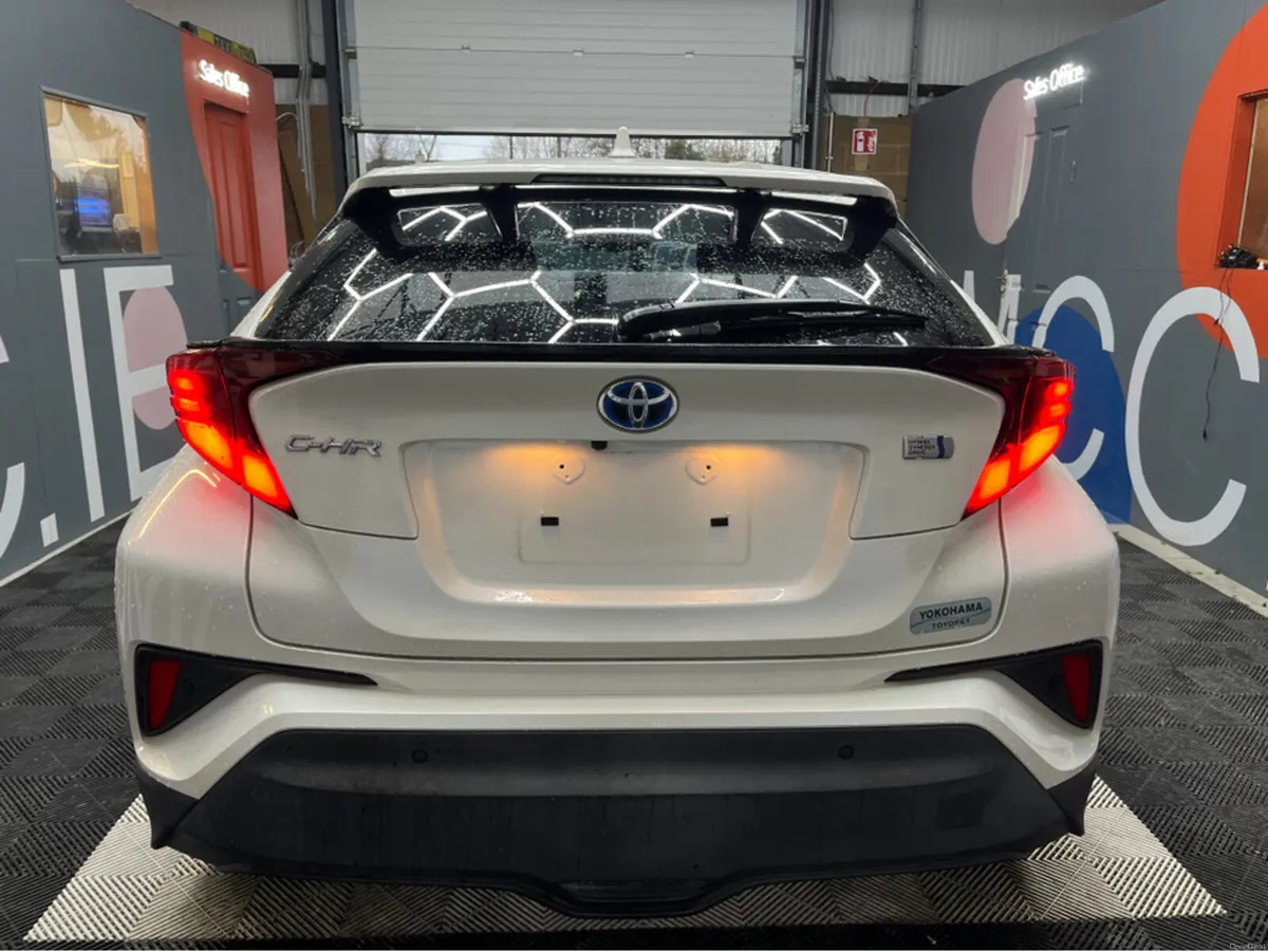 Toyota C-HR €22950 2020 TOYOTA C-HR G 1.8 AUTOMATI - Image 3