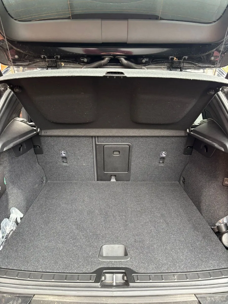 Volvo XC40 2021 R-Design T5 PHEV - Image 4