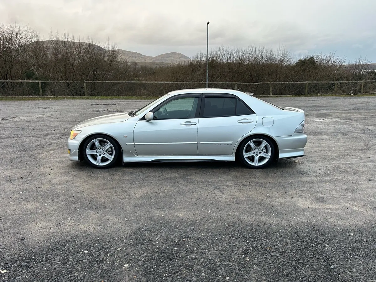 Lexus is200 - Image 4