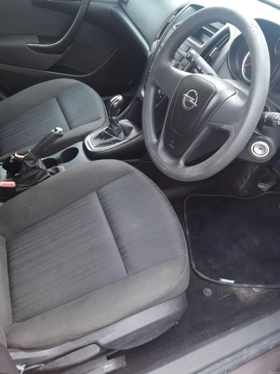 2014 Opel Astra - Image 1