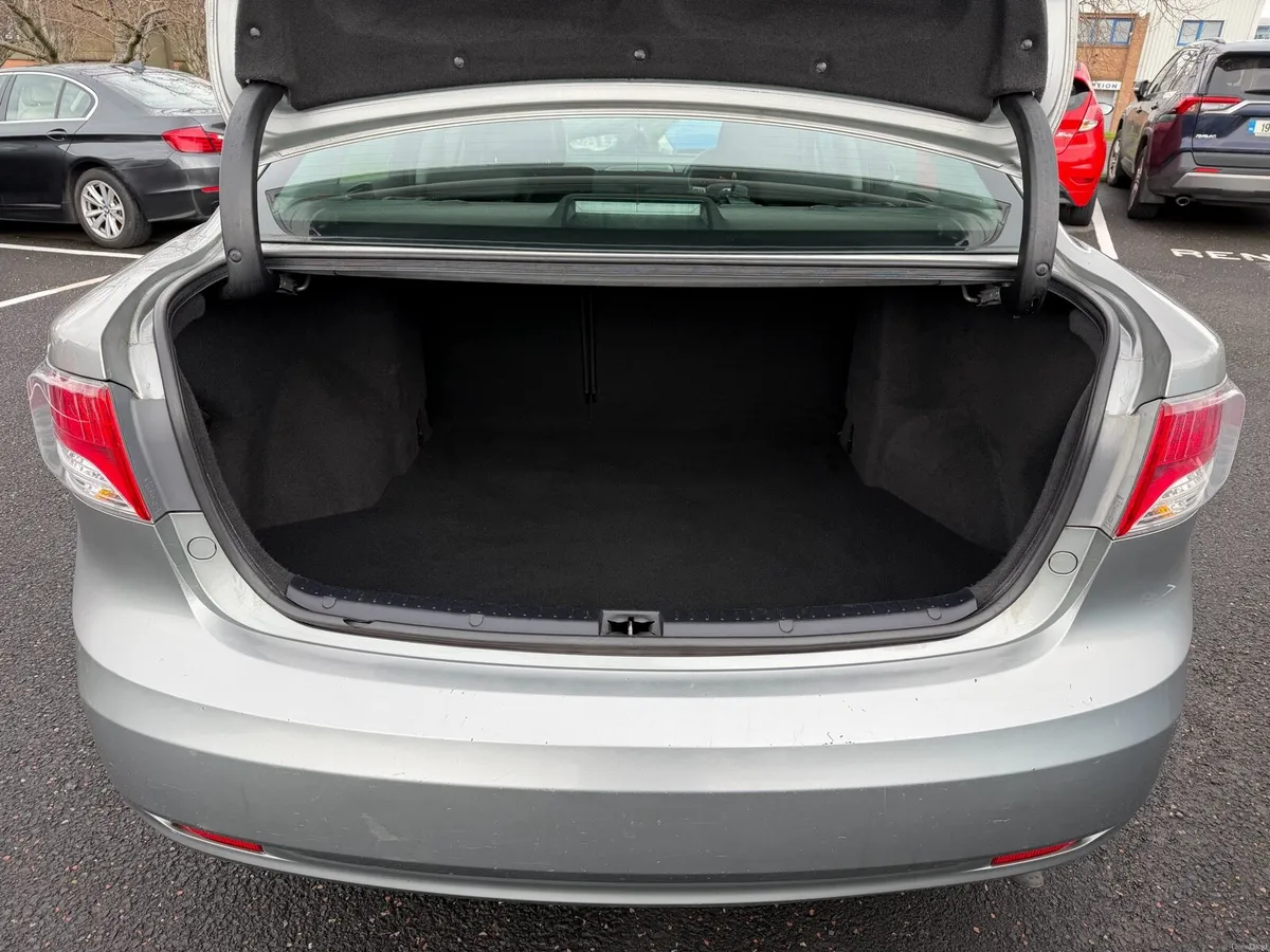 Toyota Avensis 2010 1.6 Petrol Nct&tax Low mileage - Image 4