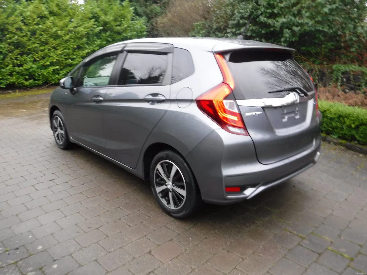 HONDA FIT 1.5 AUTO HYBRID MODULO STYLING LOW MILES - Image 4