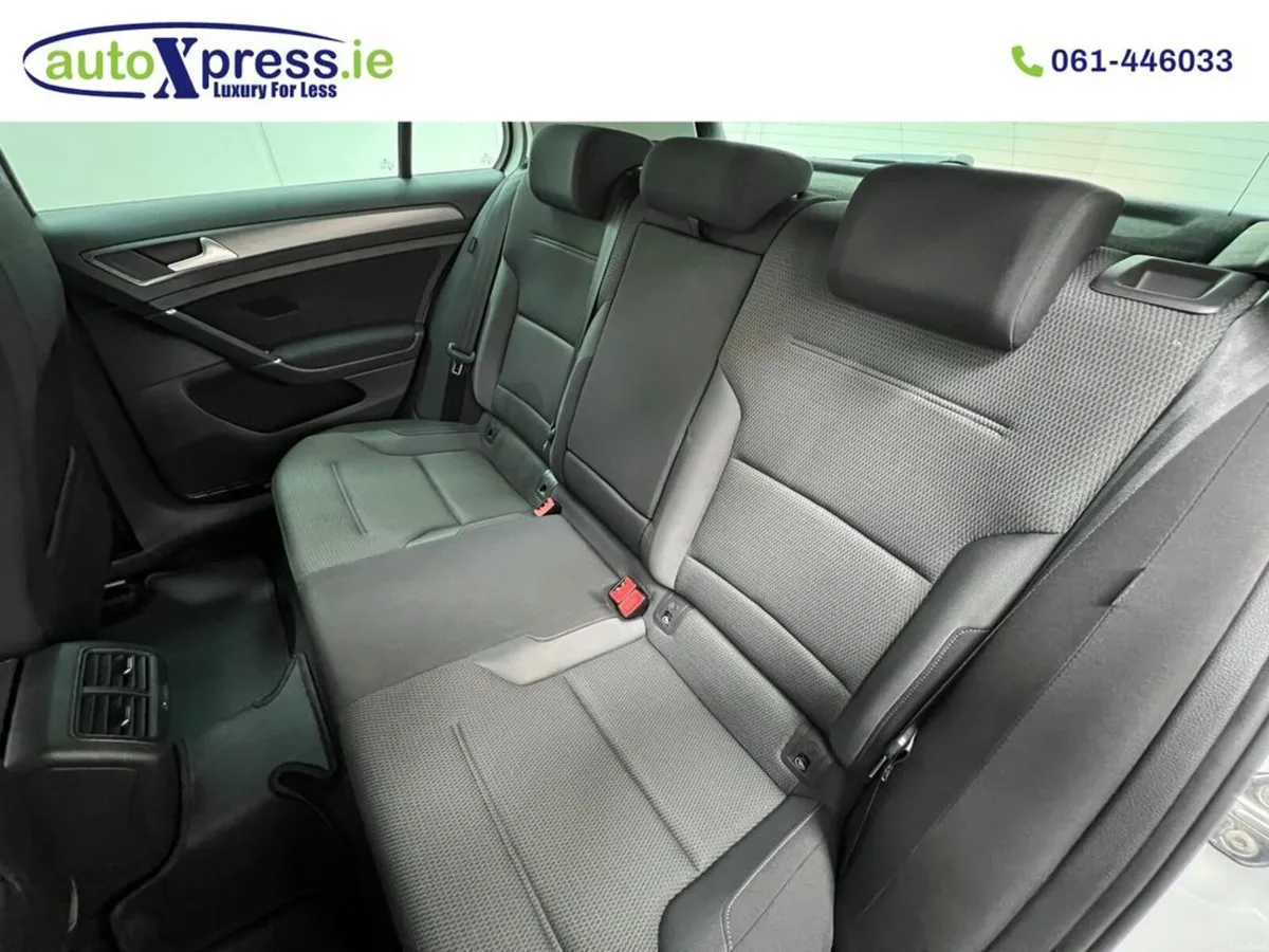 Volkswagen Golf 1.2 TSI Automatic, reversing camer - Image 4