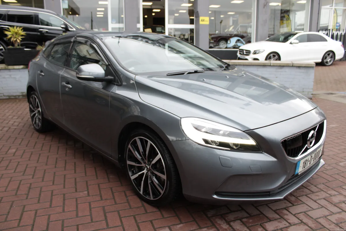 2.0D4 SE DYNAMIC EDITION  5DR HATCHBACK AUTO // AS - Image 2