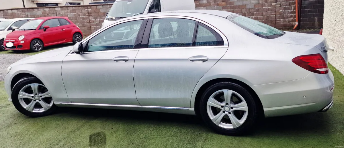 Mercedes-Benz E-Class E220CDI AUTO AVANGARDE - Image 3