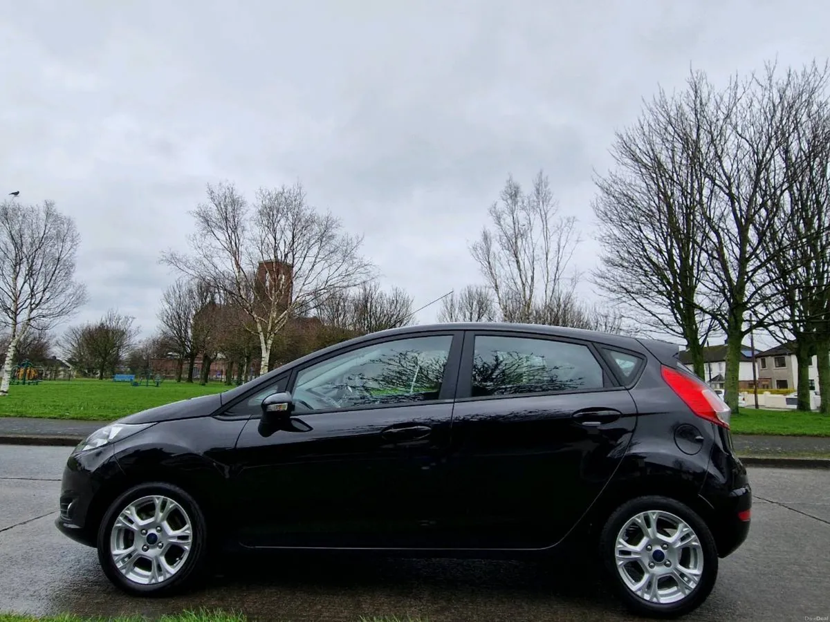 2017 ford fiesta AUTOMATIC - Image 2