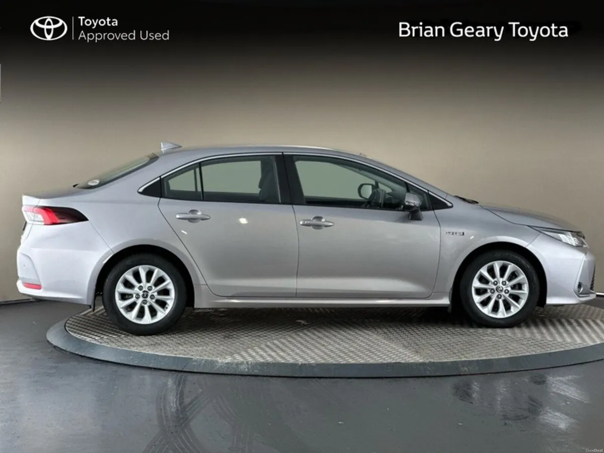 Toyota Corolla HYBRID LUNA SALOON - Image 3