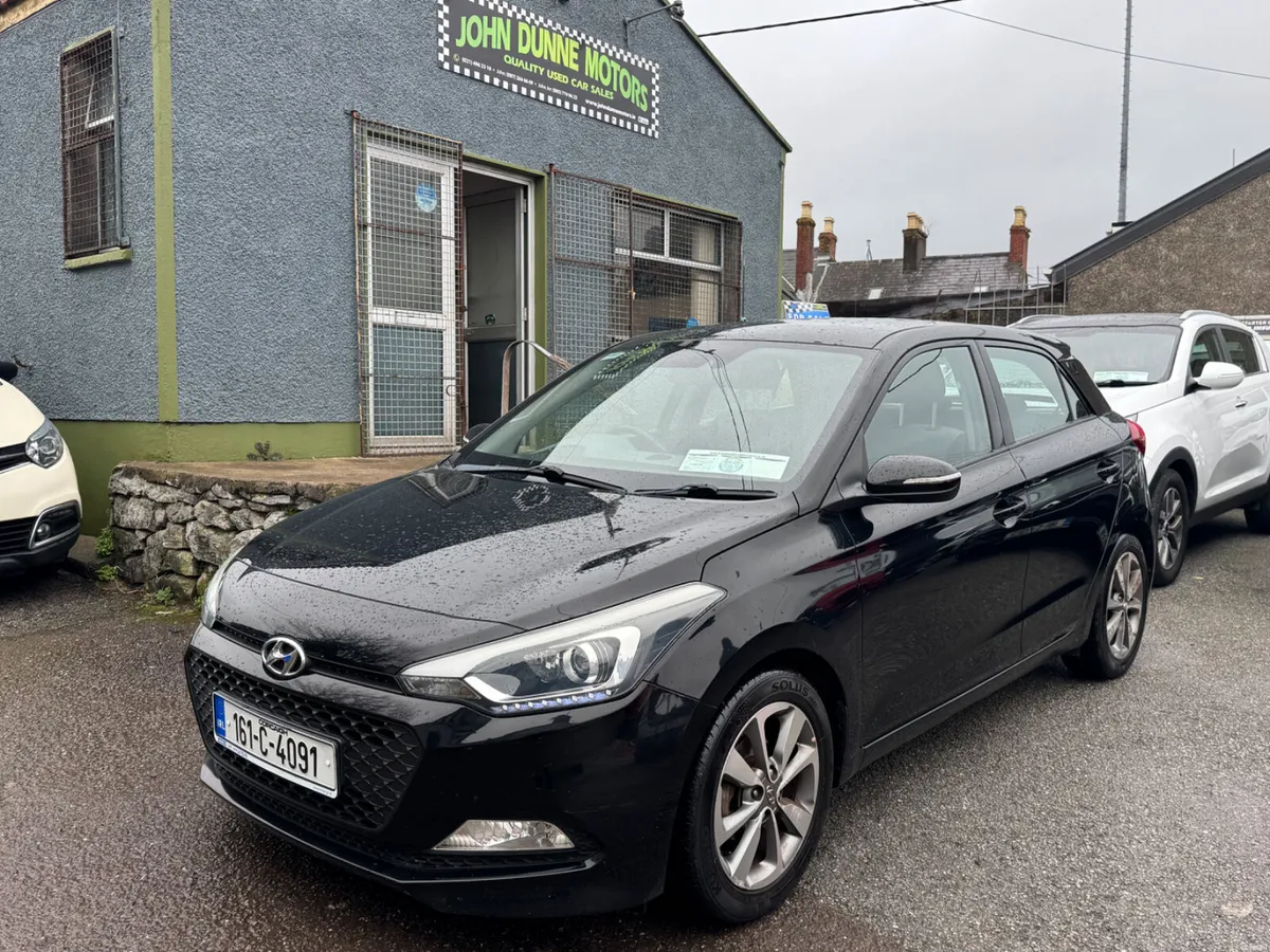 Hyundai i20 Deluxe Ideal starter car - Image 2