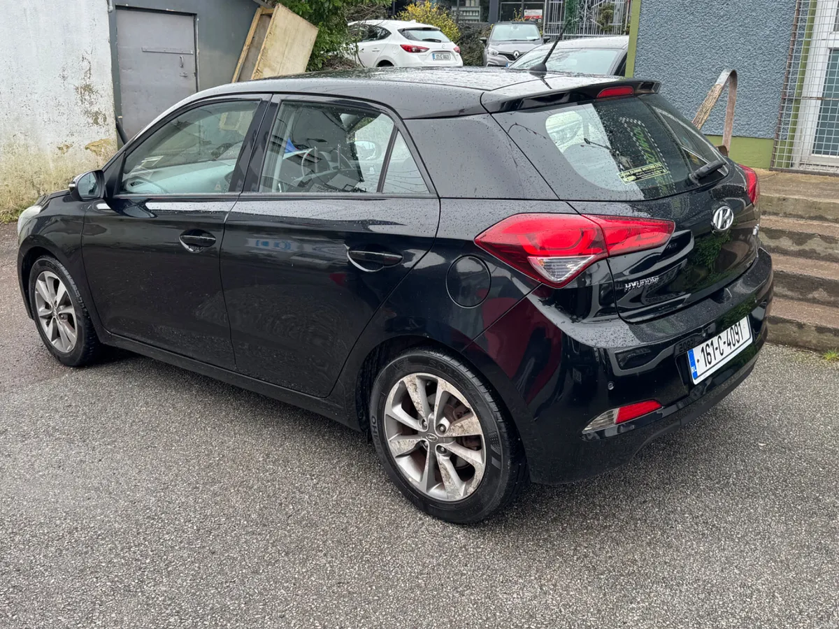 Hyundai i20 Deluxe Ideal starter car - Image 4