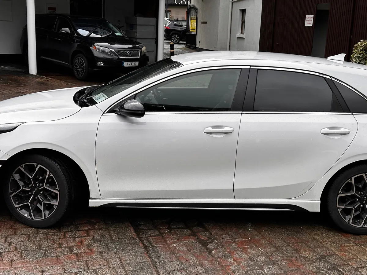 Kia Ceed 2023 - Image 2