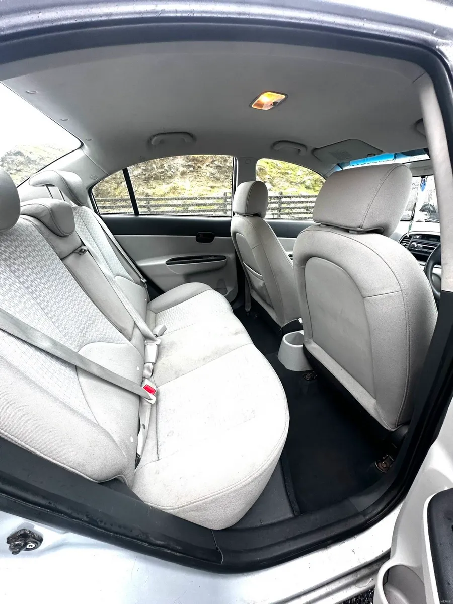 2008 Automatic Hyundai Accent - Image 3