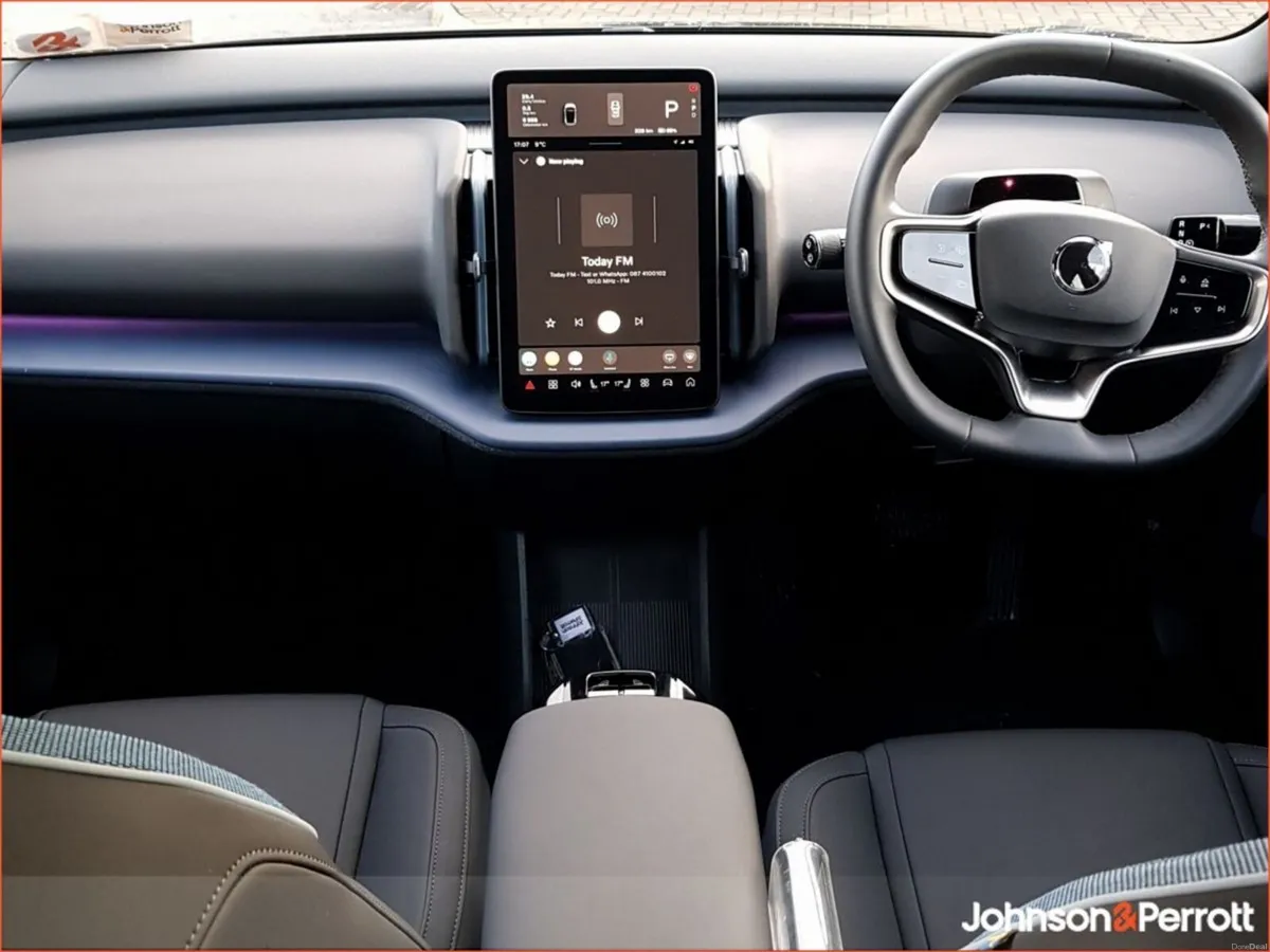 Volvo EX30 69 kWh 272bhp Extended Range PLus - Image 2