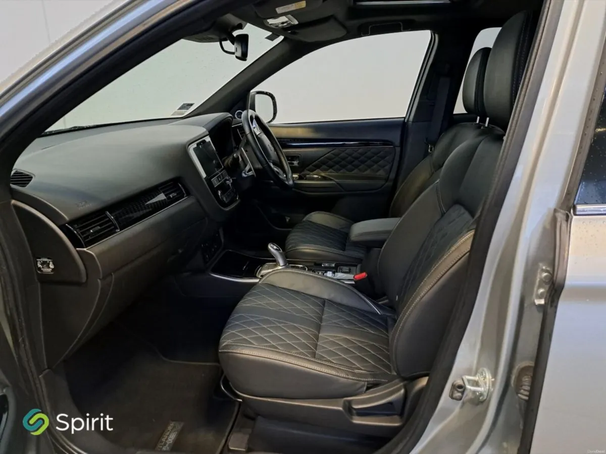 Mitsubishi Outlander Plug-in EV S-Edition - Image 4