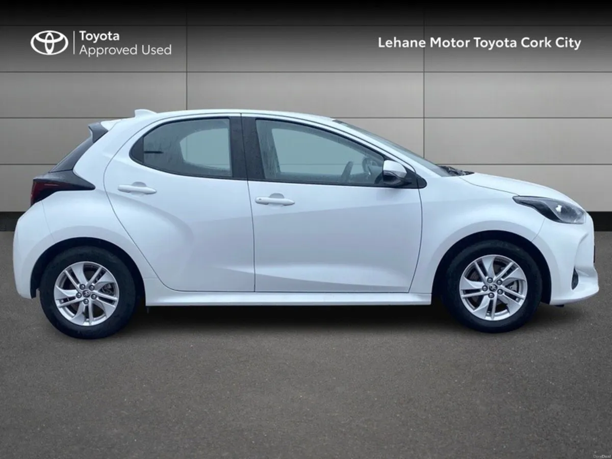 Toyota Yaris HYBRID 115 LUNA - Image 3