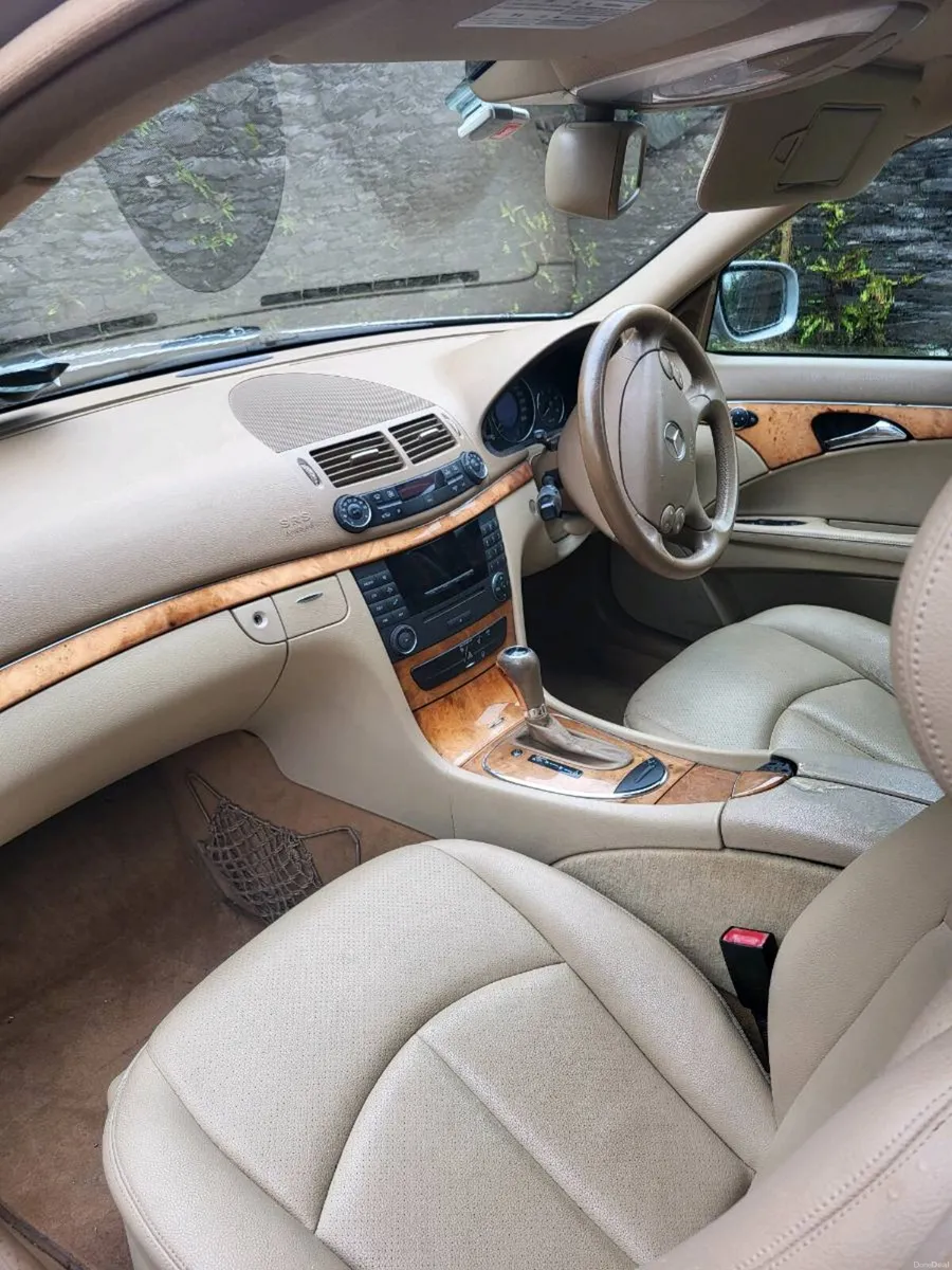 Mercedes E220 - Image 3