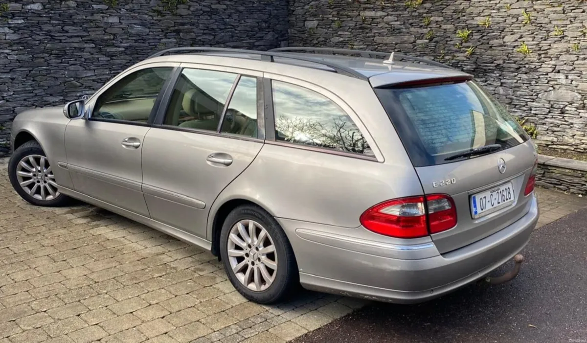 Mercedes E220 - Image 2