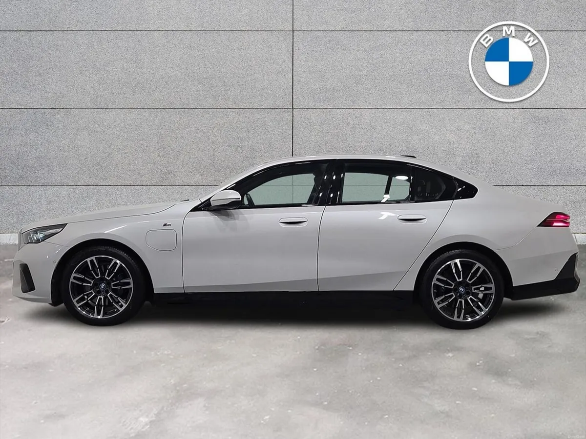 BMW 5-Series 530e M Sport Saloon - Image 4