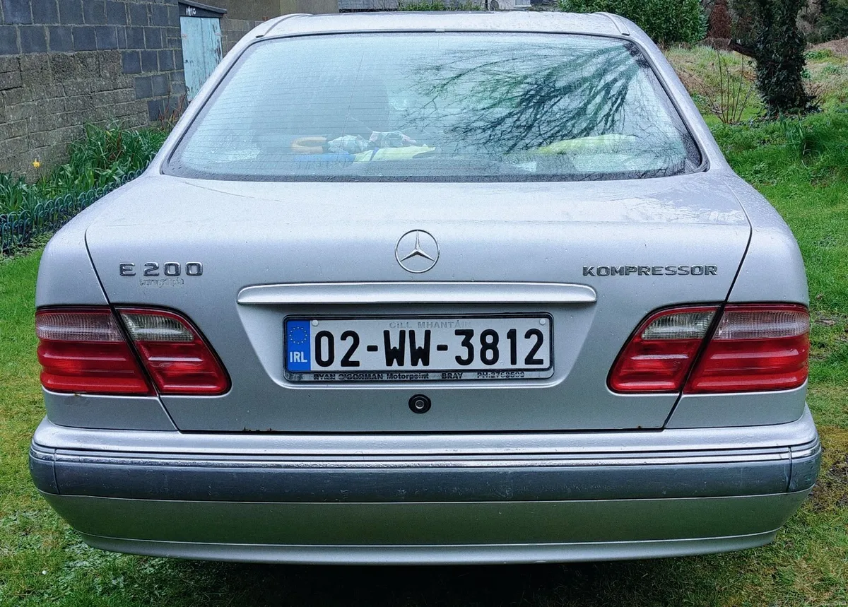 Mercedes-Benz E-Class 2002 - Image 2
