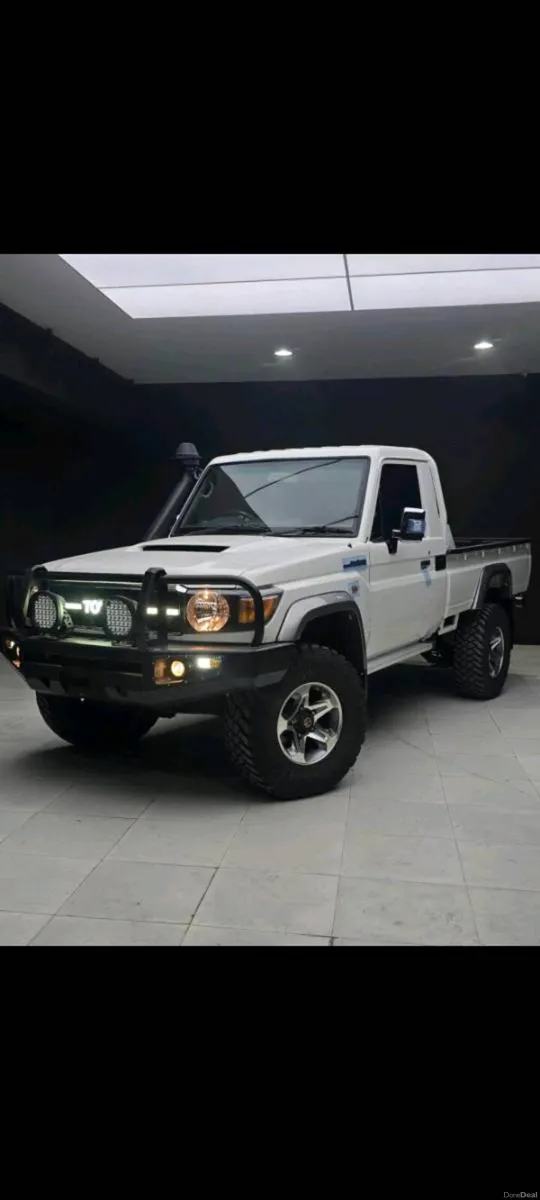Toyota landcruiser v8 pick 2012 - Image 2