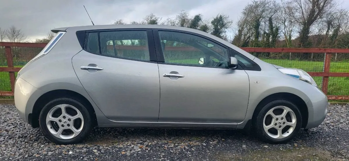NISSAN LEAF 30KWh  DECEMBER 2015. €3950 - Image 4