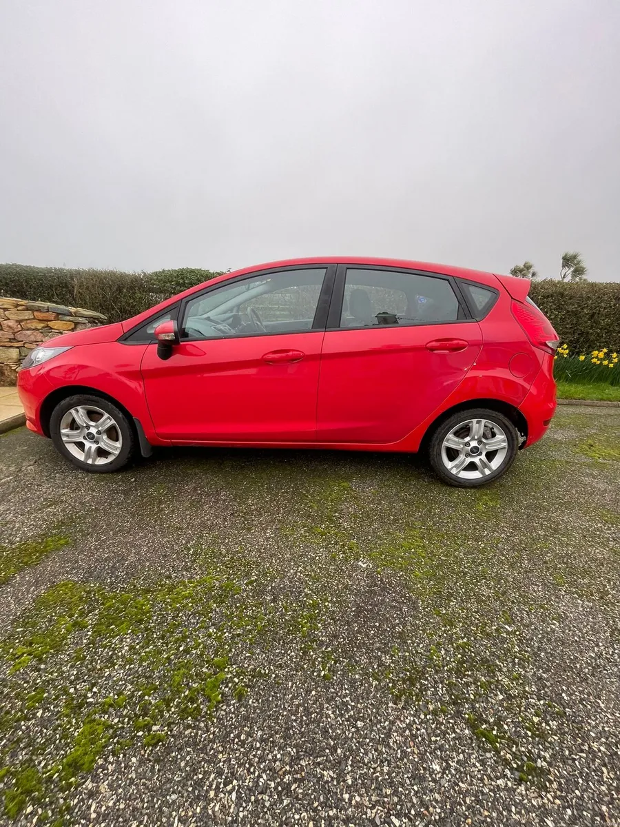 2009 Ford Fiesta - Image 1