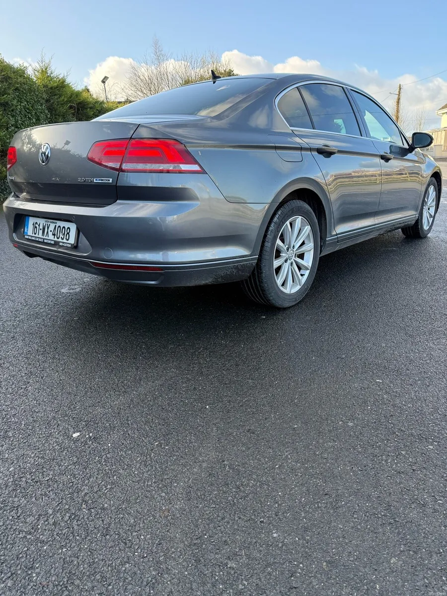 Volkswagen Passat - Image 4