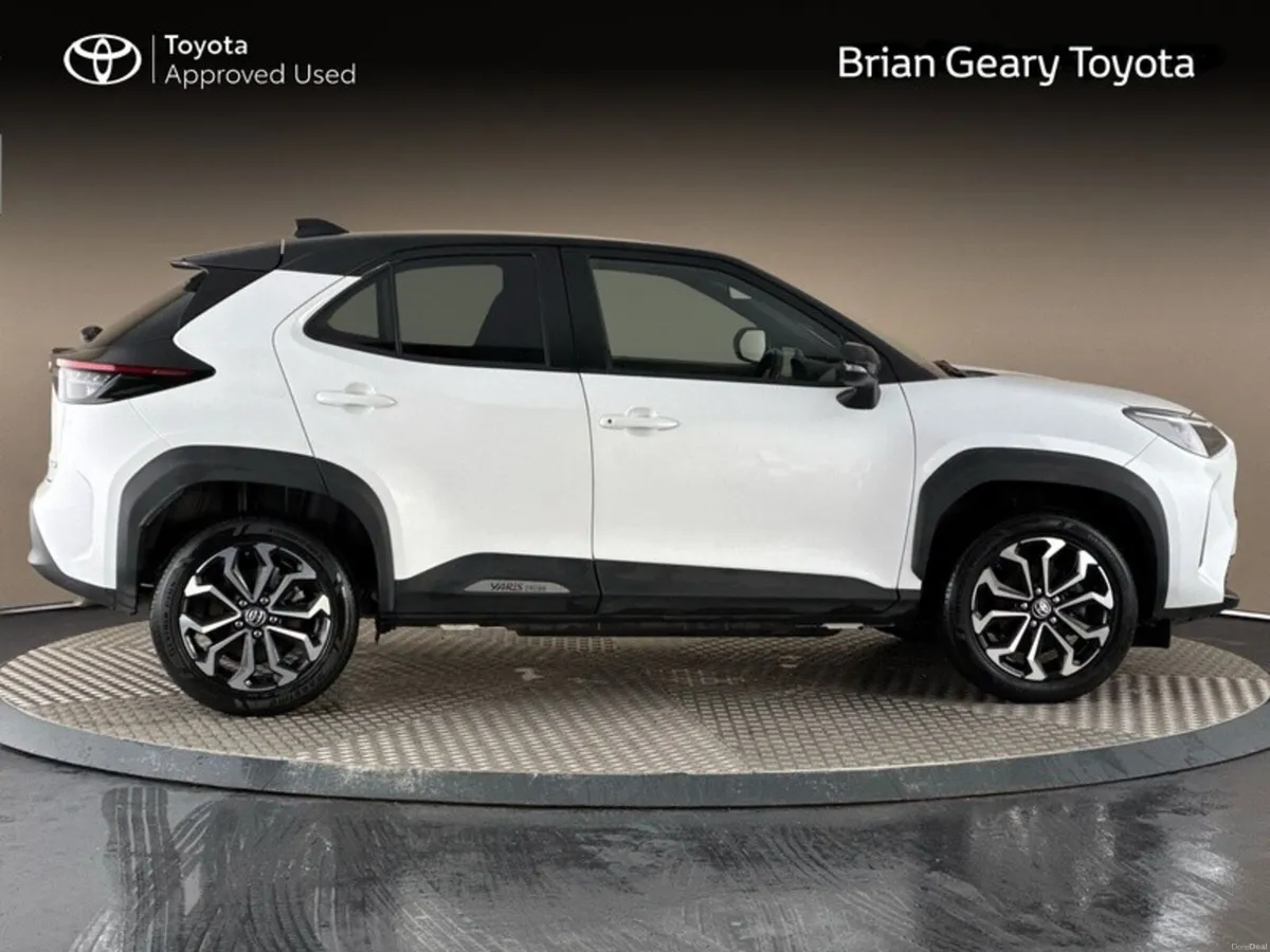 Toyota Yaris Cross HYBRID LUNA SPORT - Image 3
