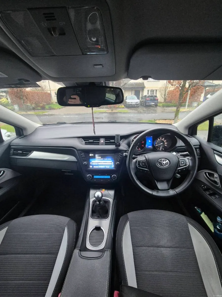 Toyota Avensis 2.0 diesel low mileage - Image 3