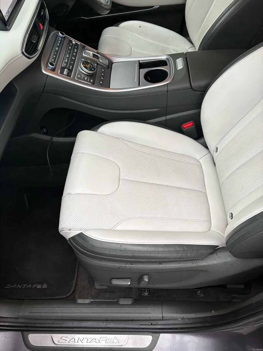 Hyundai Santa Fe Exec Plus PHEV 1.6L AUTOMATIC - Image 4