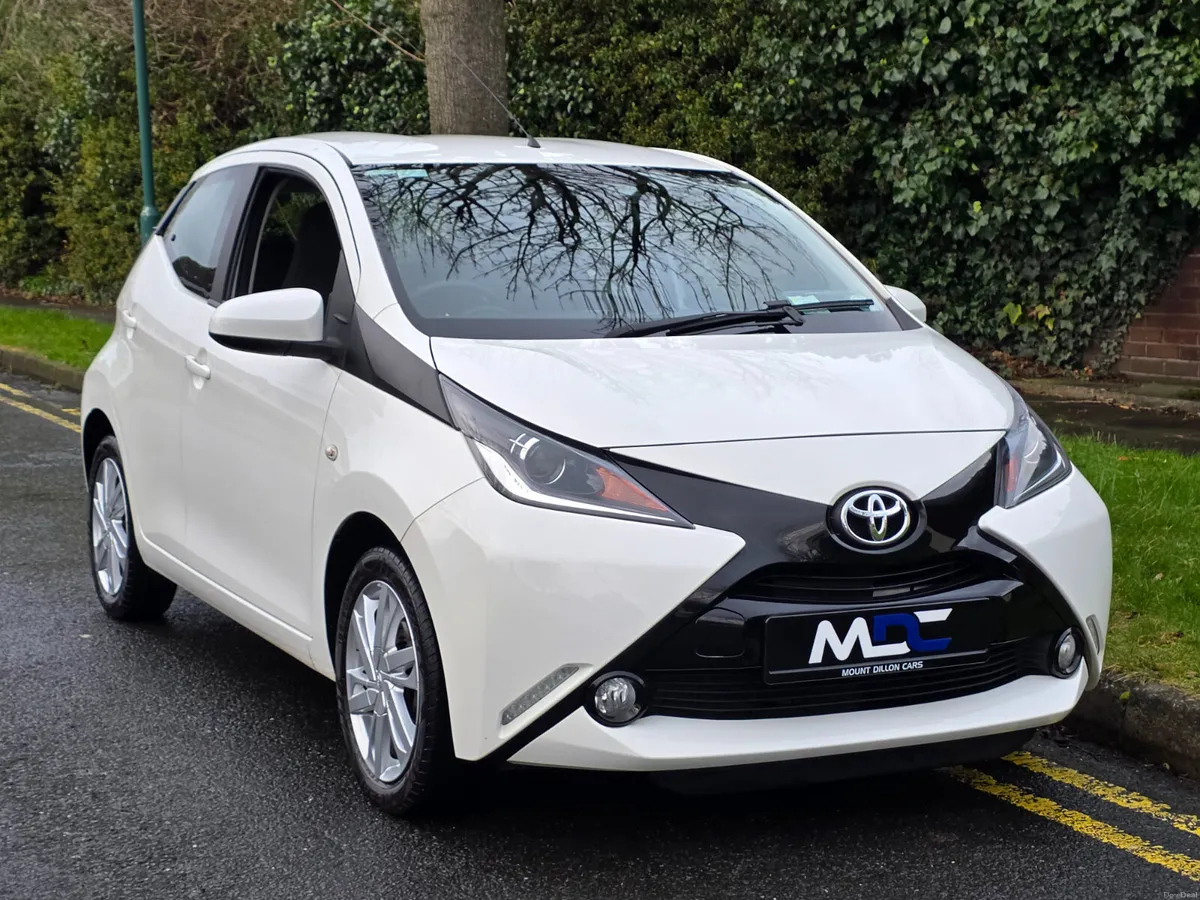 Toyota Aygo X-Play + **HIGH SPEC** 2017 - Image 4