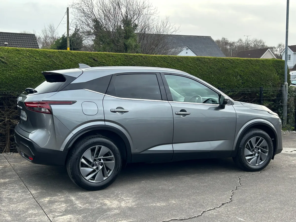 22  Nissan Qashqai Top Spec Panroof €18550 inc Vrt - Image 4