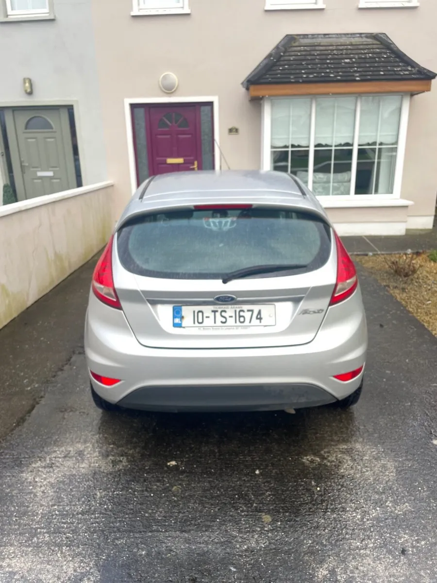 Ford Fiesta 2010 - Image 2