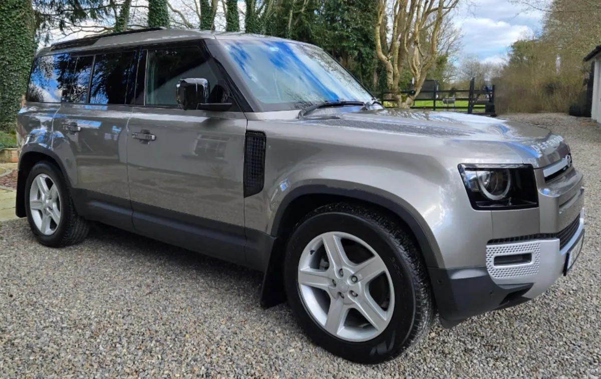 Land Rover Defender 2024 - Image 1