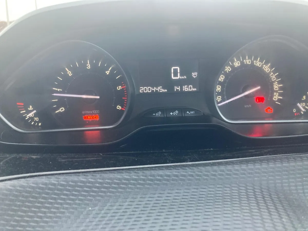 Peugeot 2008 2016 - Image 2