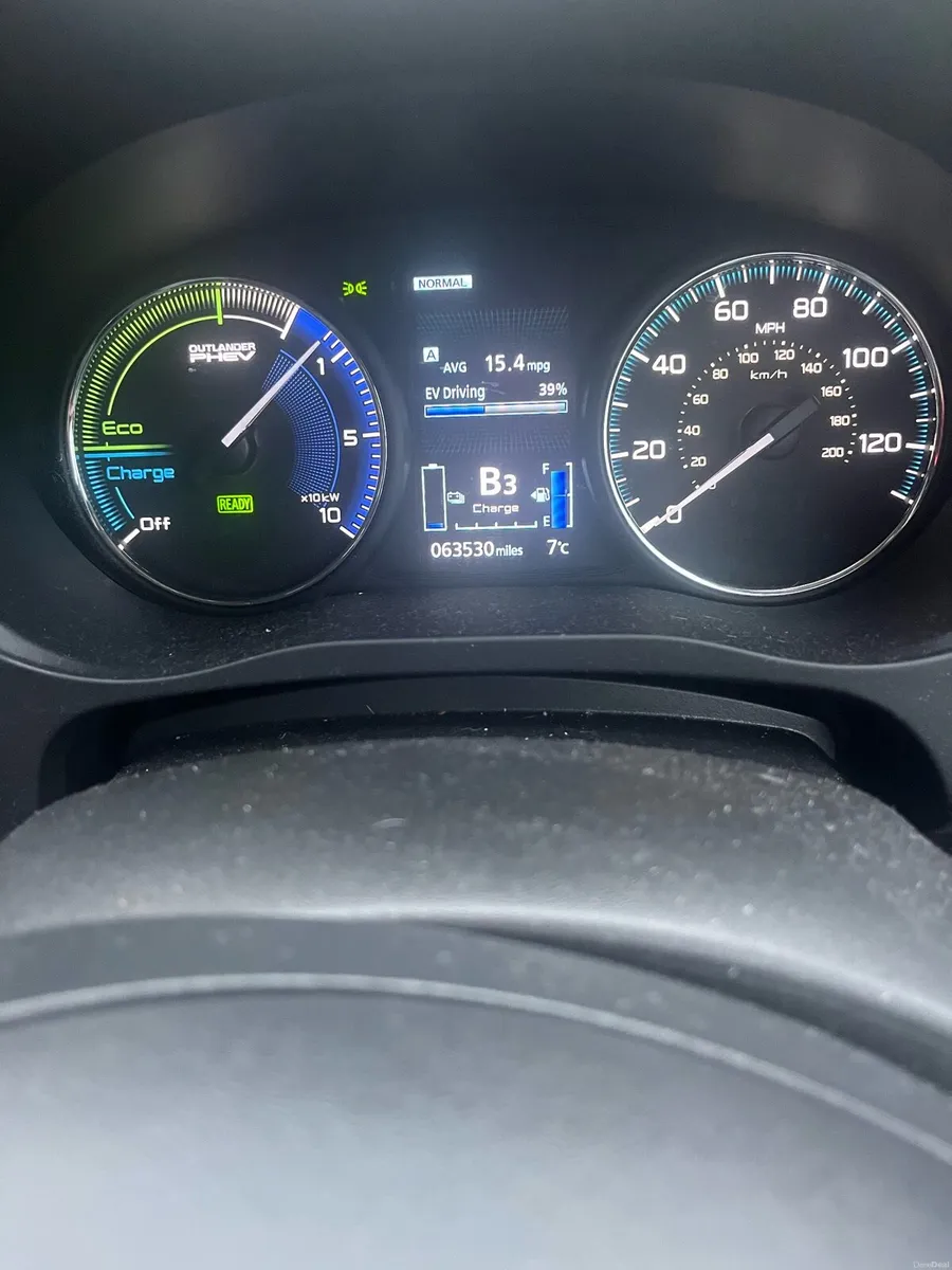 Mitsubishi outlander phev 2.4L 103,000 km - Image 2