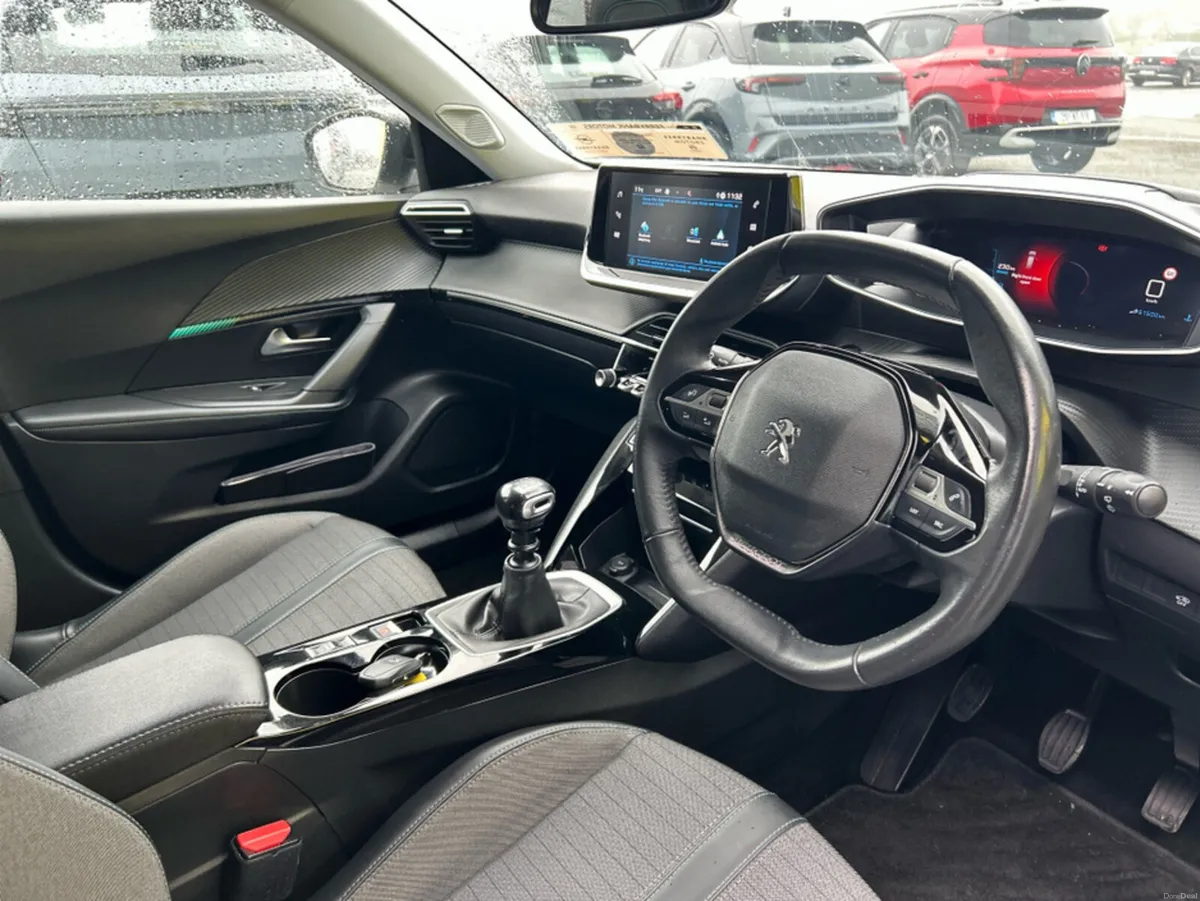 Peugeot 2008 ALLURE 1.2 100 4DR - Image 6