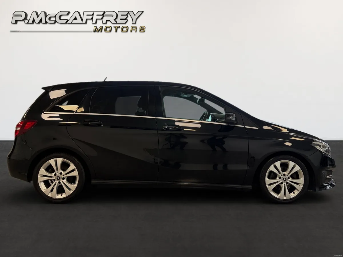 2018 Mercedes-Benz B180 AMG LINE Auto Half Leather - Image 4