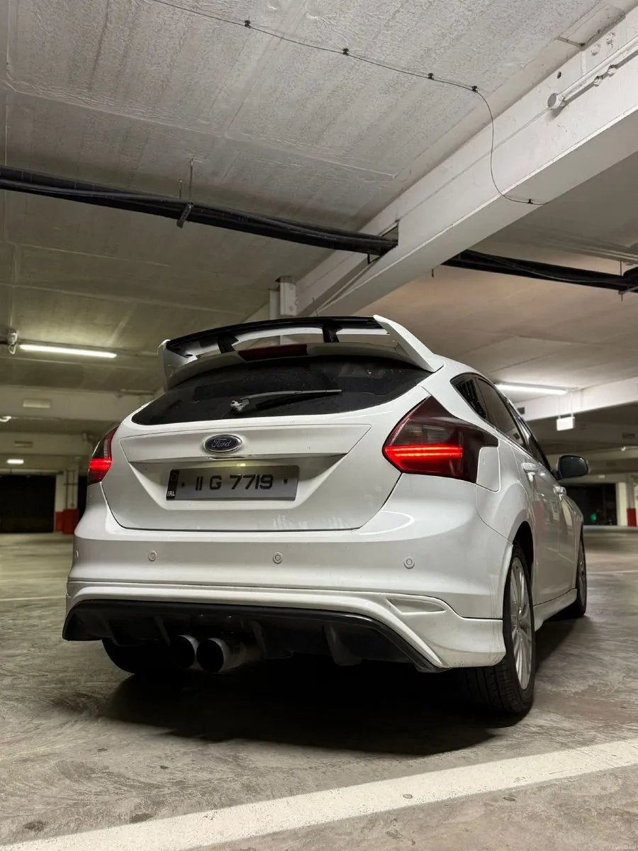 Ford Focus 2011 - Image 2