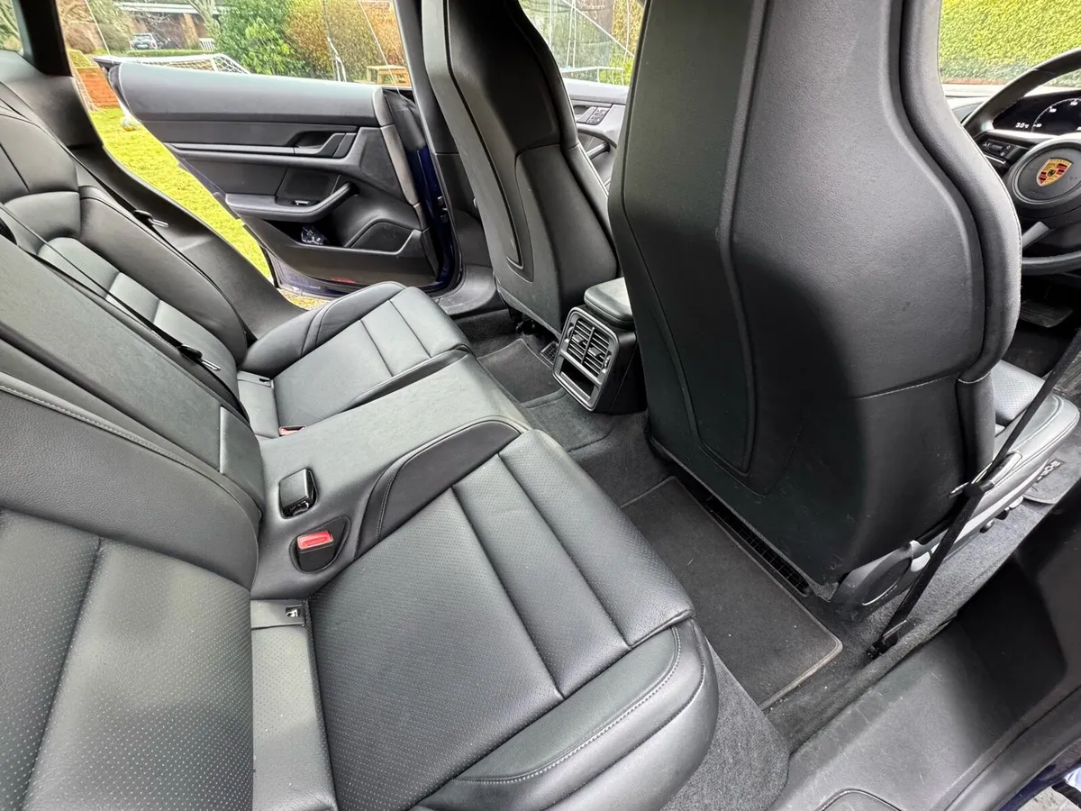 Porsche Taycan - Image 4