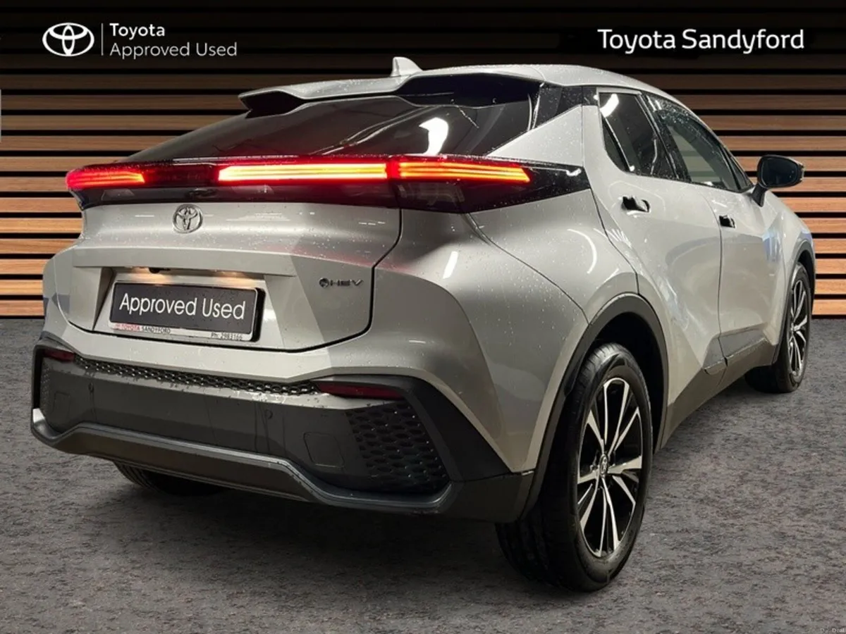 Toyota C-HR HYBRID SPORT // REAR CAMERA // APPLE C - Image 2