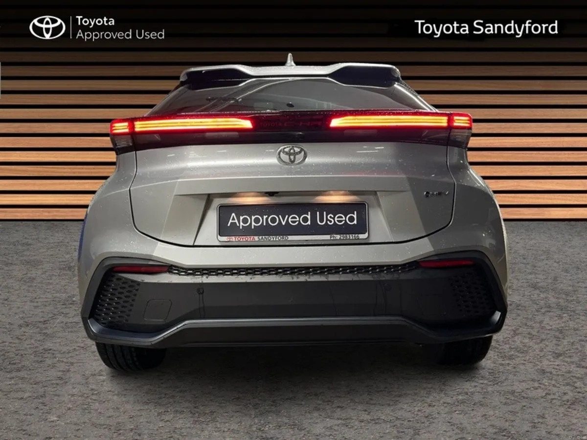 Toyota C-HR HYBRID SPORT // REAR CAMERA // APPLE C - Image 4
