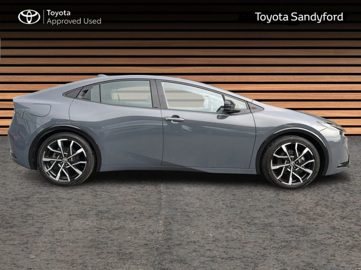 Toyota Prius IRISH CAR FULL SPEC // LEATHER HEATED - Image 3