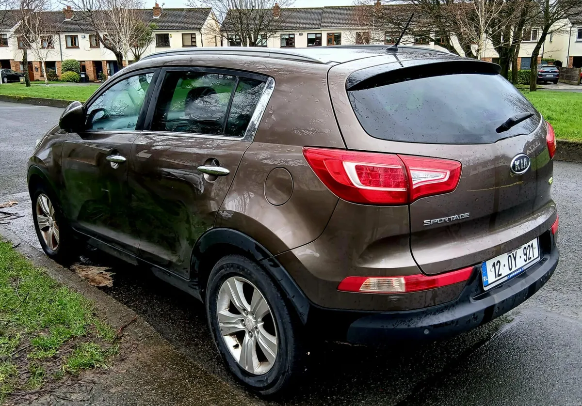 Lovely Kia Sportage 2012 LOW MILAGE - Image 2