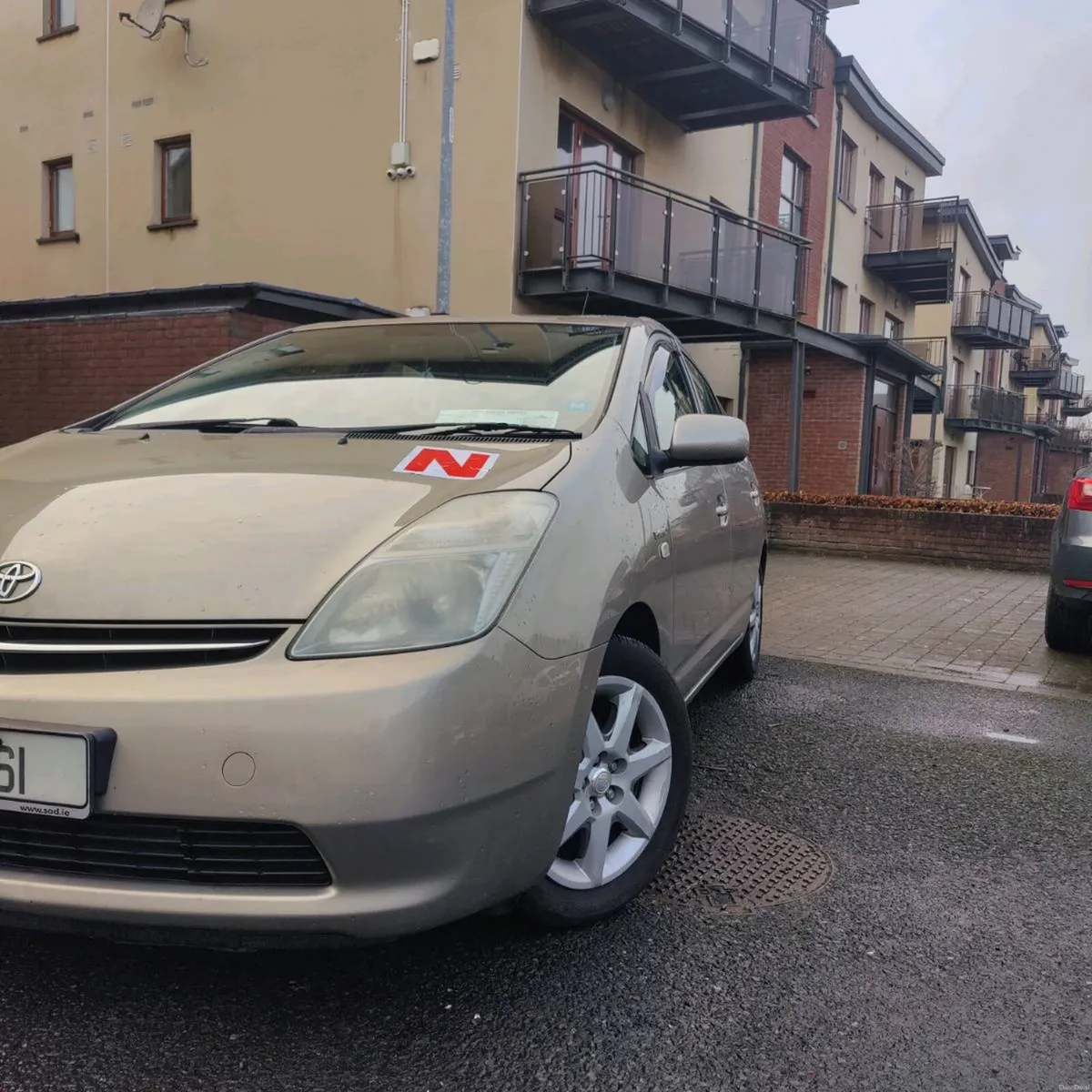 Toyota Prius 2007 low mileage - Image 2