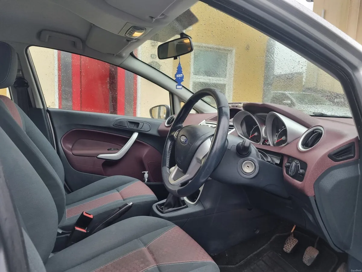 Reliable, clean Fiesta - Image 2