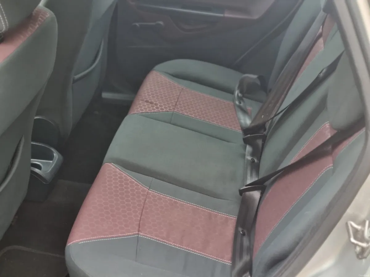 Reliable, clean Fiesta - Image 4