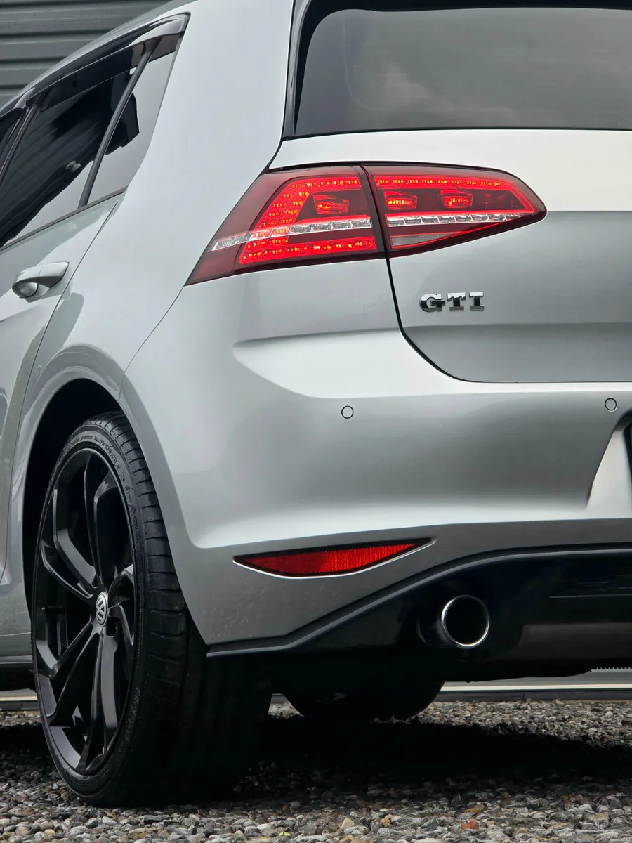 2014 VW GOLF GTI 230BHP DSG LOW KMS - Image 4